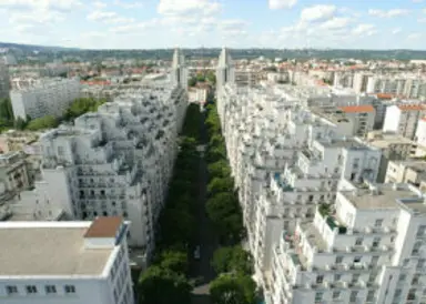 DES GRATTE-CIEL AUX ÉTATS-UNIS - JOURNÉE AUTOUR DU LOGEMENT POPULAIRE