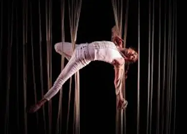 CIRQUE AÉRIEN "DE CORPS ET DE CORDES" par Cie du Trépied